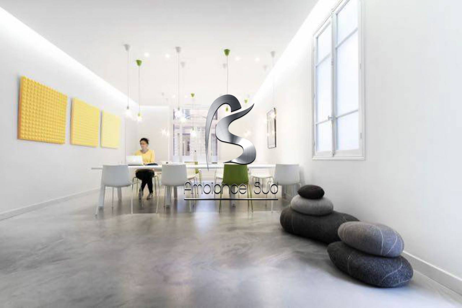 SOL EN BÉTON CIRÉ DANS LE LABO COWORKING À ANTIBES (PROCHE DE CANNES)