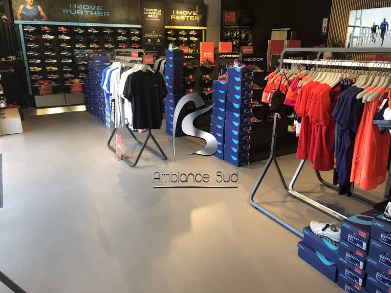 Rénovation du sol d’un magasin de chaussures avec notre béton ciré industriel à La Ciotat près de Cassis dans le 13