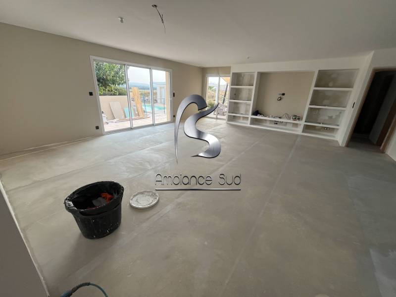 Comment préparer votre sol pour une pose de béton ciré professionnelle et durable à La Garde près de Toulon ?