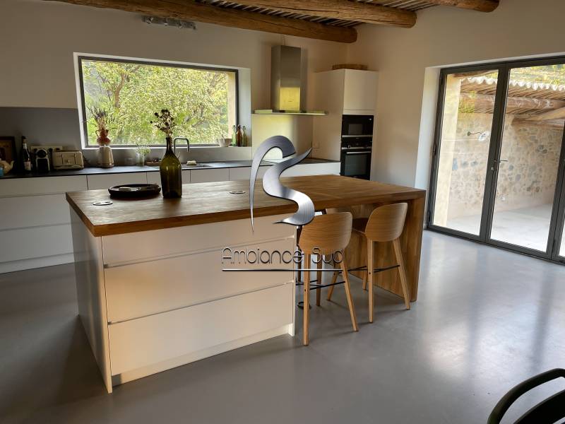 Sol en béton ciré industriel pour cuisine 